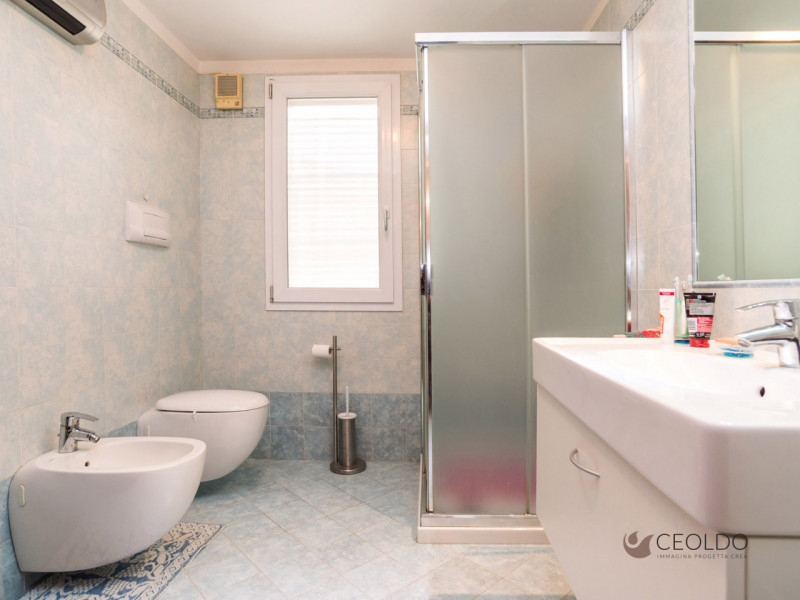 MASSANZAGO FRAZIONE: PORZIONE DI BIFAMILIARE DALLE AMPIE METRATURE E SCOPERTO PRIVATO DI 800 MQ!
...