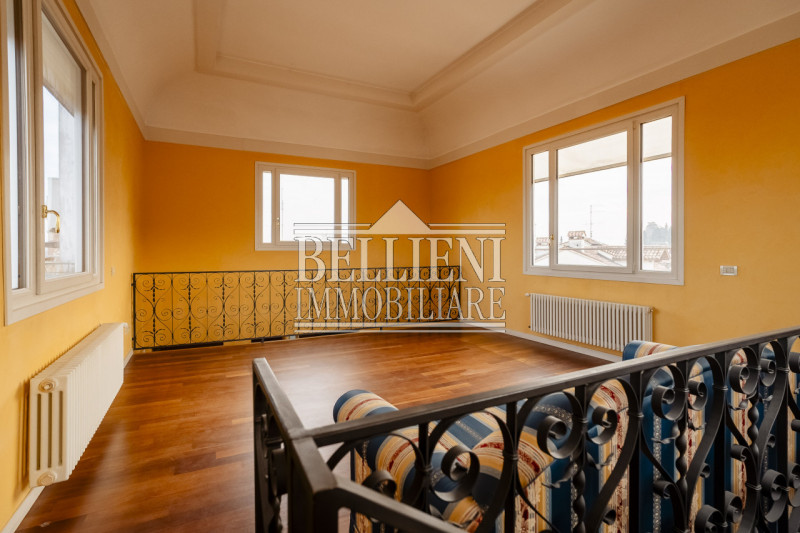 VICINANZE VIA PAOLO LIOY - Vendesi ultimo piano con altana in un palazzo ristrutturato risalente ...