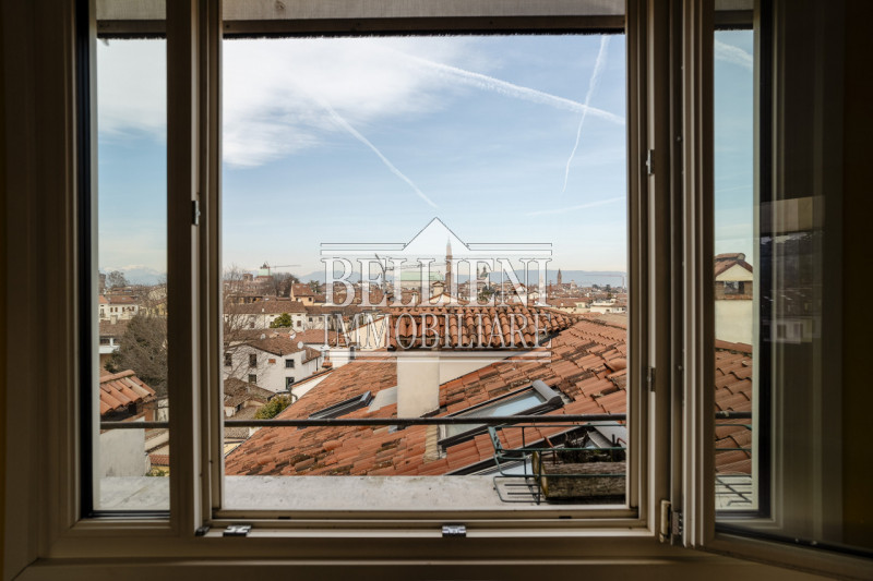 VICINANZE VIA PAOLO LIOY - Vendesi ultimo piano con altana in un palazzo ristrutturato risalente ...