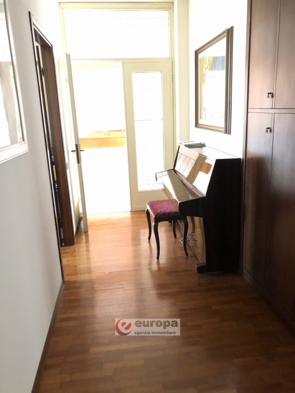 BOLZANO VICENTINO : Casa singola con laboratorio che insistono su lotto di 2346 mq.. Abitazione c...