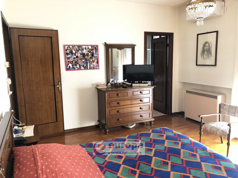 BOLZANO VICENTINO : Casa singola con laboratorio che insistono su lotto di 2346 mq.. Abitazione c...