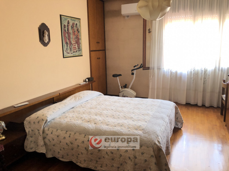 BOLZANO VICENTINO : Casa singola con laboratorio che insistono su lotto di 2346 mq.. Abitazione c...