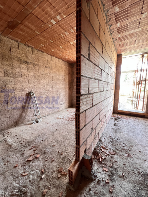 Noventa Padovana, comodi al centro città e alle principali arterie di comunicazione. 
Ampie porzi...