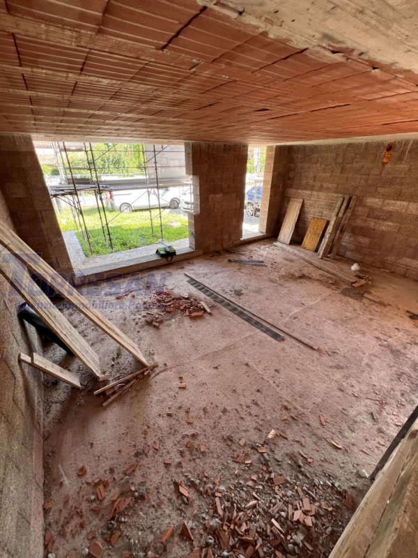 Noventa Padovana, comodi al centro città e alle principali arterie di comunicazione. 
Ampie porzi...