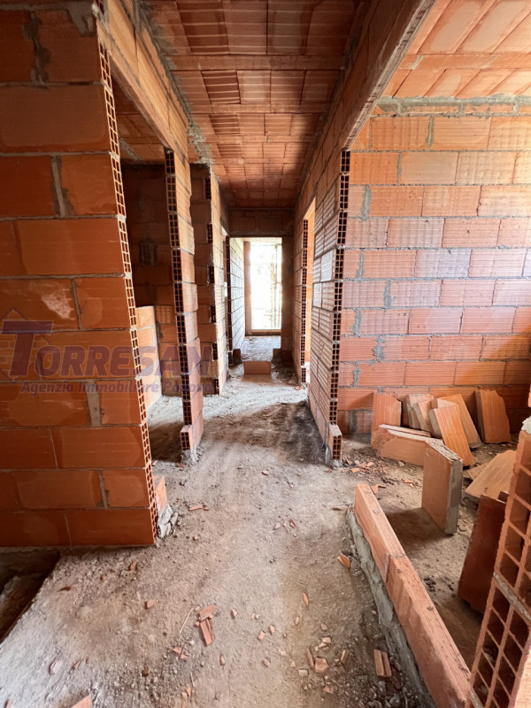 Noventa Padovana, comodi al centro città e alle principali arterie di comunicazione. 
Ampie porzi...