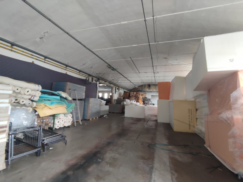 All'esterno della Zona Industriale delle Selve di Teolo proponiamo in esclusiva un capannone sing...