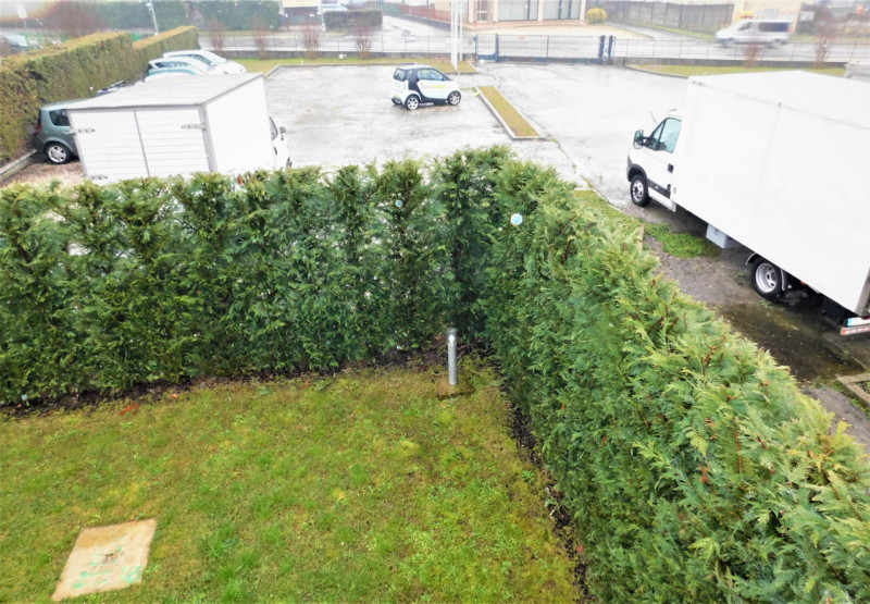 All'esterno della Zona Industriale delle Selve di Teolo proponiamo in esclusiva un capannone sing...