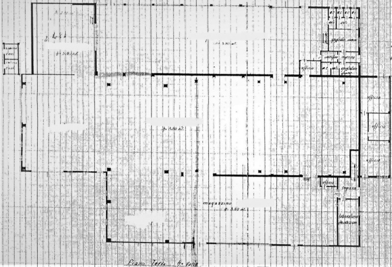 All'esterno della Zona Industriale delle Selve di Teolo proponiamo in esclusiva un capannone sing...