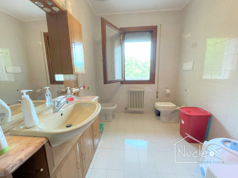 A Battaglia Terme in palazzina di sole 8 unità, con basse spese condominiali, vendesi appartament...