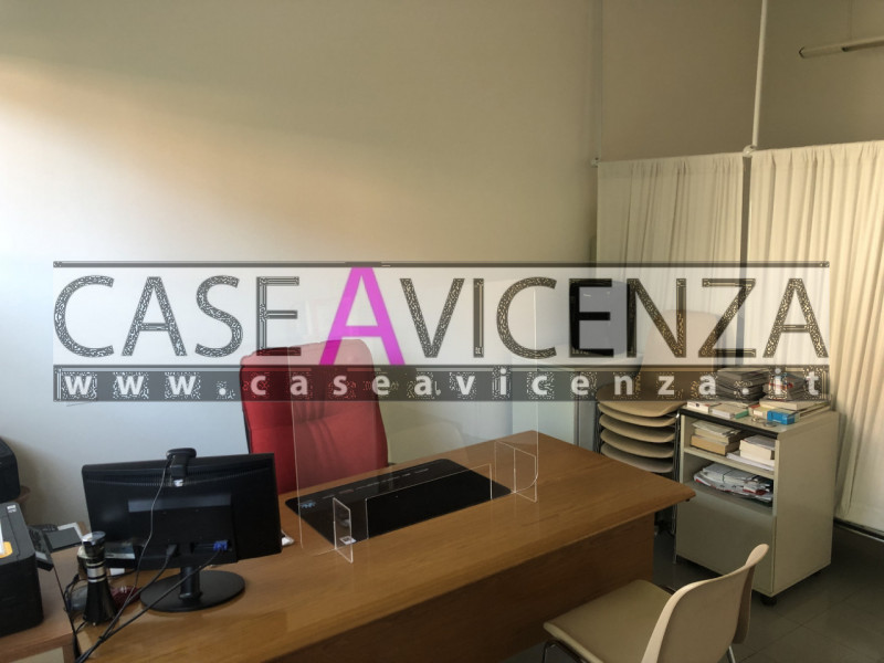 VEGGIANO - C.E.D- CENTRALISSIMO Ufficio ex ambulatorio medico sito al piano terra in contesto con...