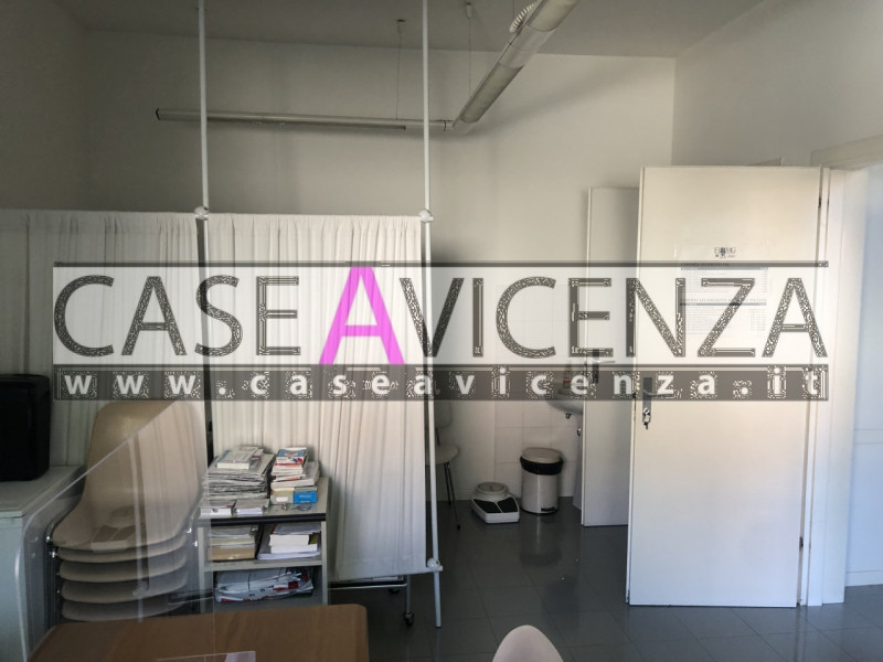 VEGGIANO - C.E.D- CENTRALISSIMO Ufficio ex ambulatorio medico sito al piano terra in contesto con...