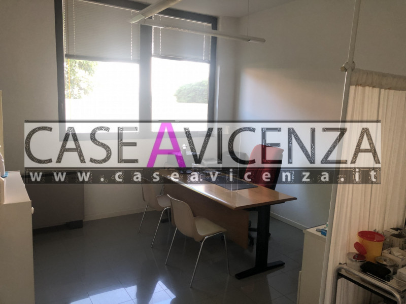 VEGGIANO - C.E.D- CENTRALISSIMO Ufficio ex ambulatorio medico sito al piano terra in contesto con...