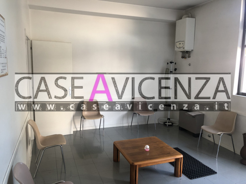 VEGGIANO - C.E.D- CENTRALISSIMO Ufficio ex ambulatorio medico sito al piano terra in contesto con...