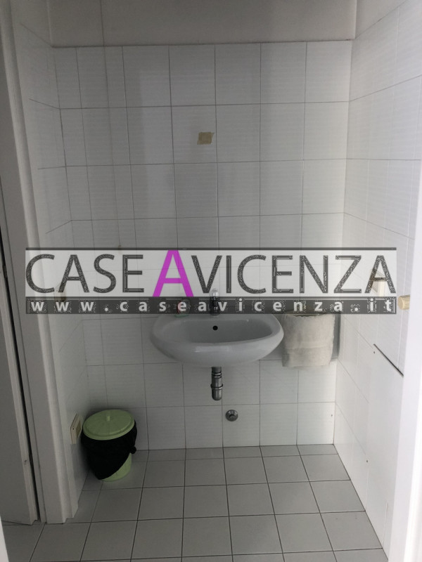 VEGGIANO - C.E.D- CENTRALISSIMO Ufficio ex ambulatorio medico sito al piano terra in contesto con...