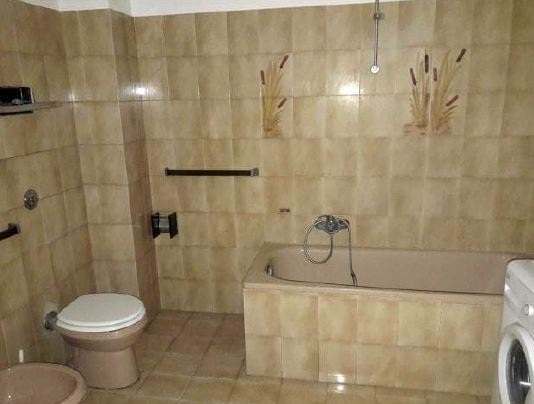 RIF. A.A.265-131

Vendita all'asta - negozio, magazzini, abitazioni in data 20 gennaio 2026

Desc...