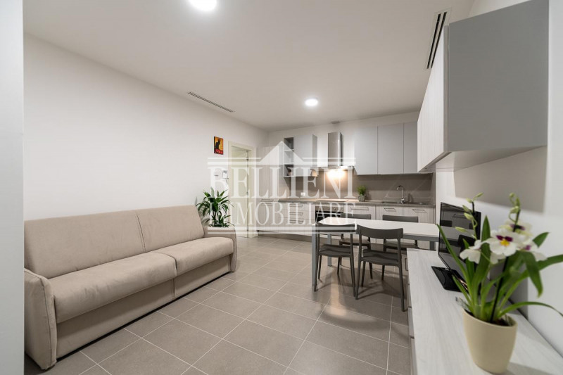 ZONA PISCINE: in splendido e recentissimo contesto, mini appartamento al piano terra affacciato s...