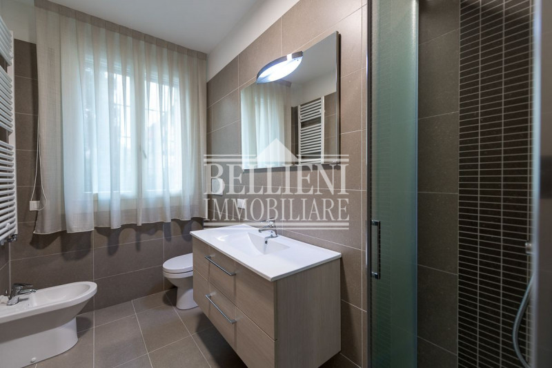 ZONA PISCINE: in splendido e recentissimo contesto, mini appartamento al piano terra affacciato s...