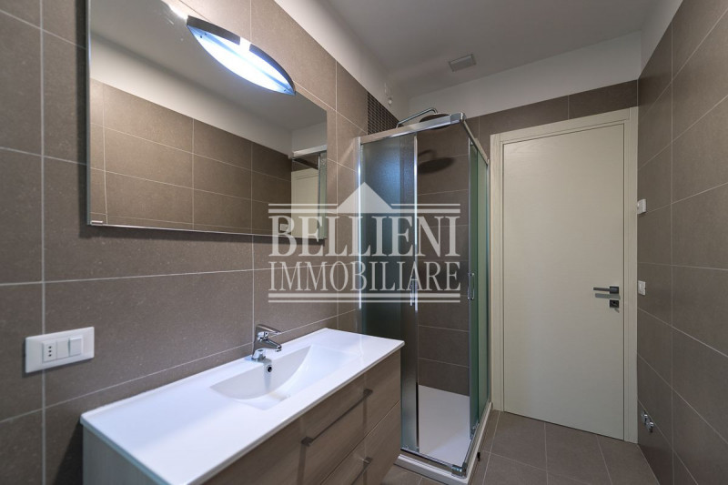 ZONA PISCINE: in splendido e recentissimo contesto, mini appartamento al piano terra affacciato s...