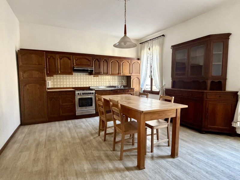Castelfranco V.to: in centro storico, fuori mura, proponiamo in locazione un appartamento dalle g...