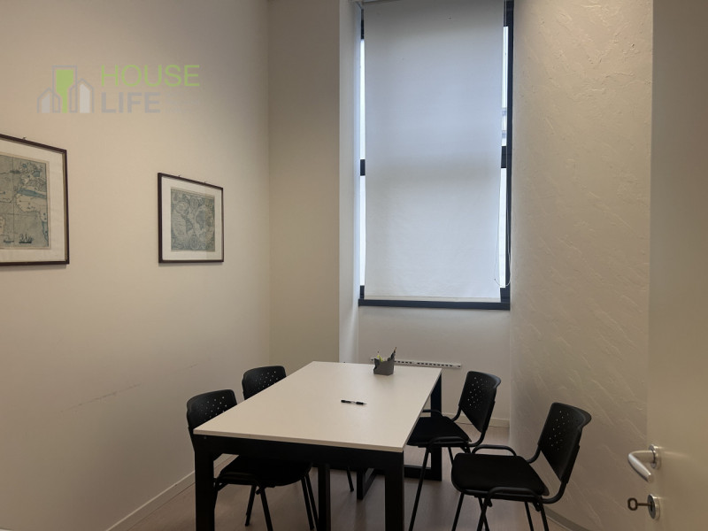 ZANE': in zona commerciale - direzionale, luminoso UFFICIO ben tenuto di 210 mq, situato al piano...