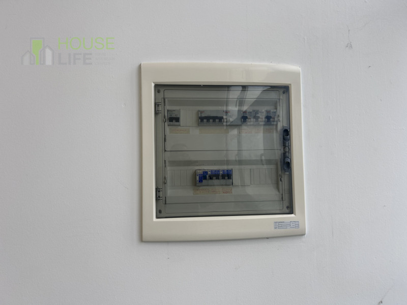 ZANE': in zona commerciale - direzionale, luminoso UFFICIO ben tenuto di 210 mq, situato al piano...