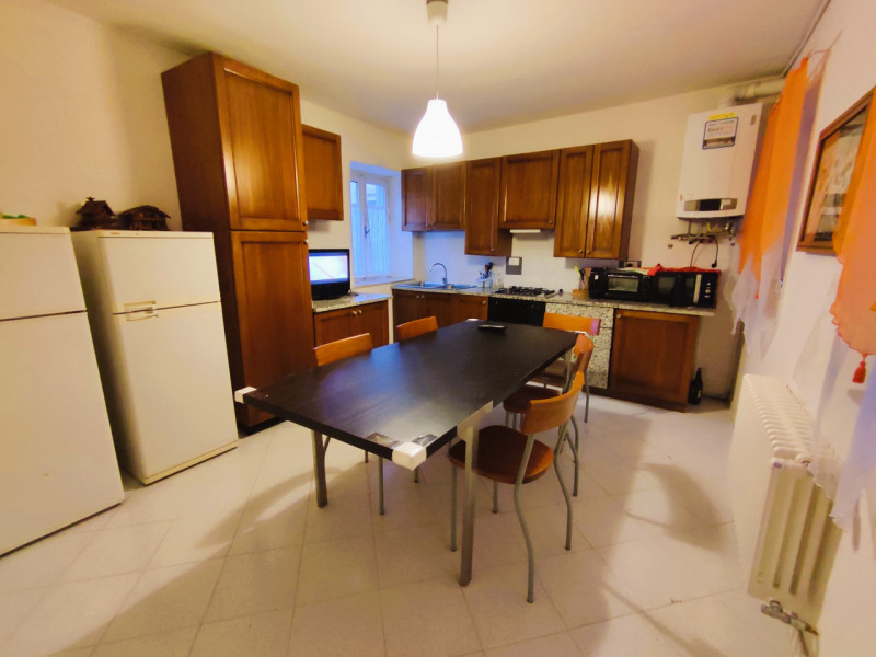 A pochi passi dal cuore di Recoaro Terme, nel suggestivo scenario del Centro Storico, Metro Immob...