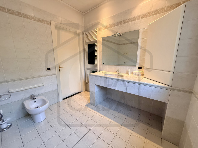 MONTEGROTTO TERME - In una splendida zona verde e tranquilla di Montegrotto Terme, a pochi minuti...