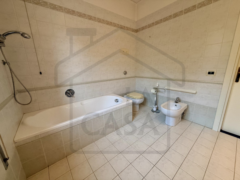 MONTEGROTTO TERME - In una splendida zona verde e tranquilla di Montegrotto Terme, a pochi minuti...