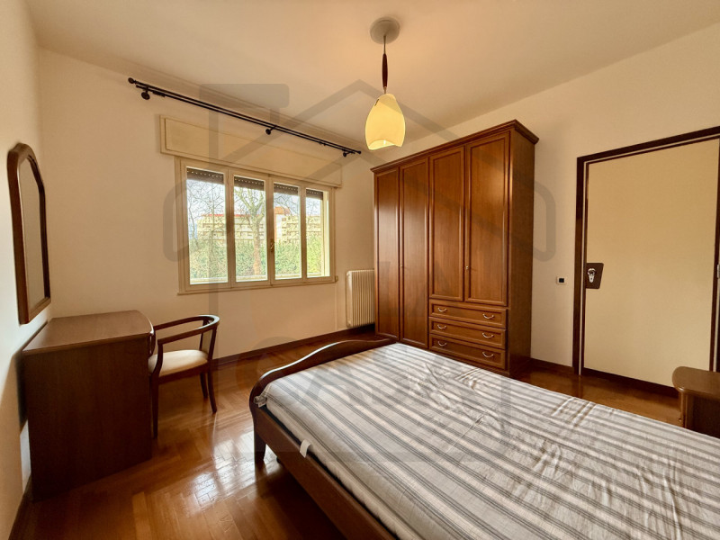 MONTEGROTTO TERME - In una splendida zona verde e tranquilla di Montegrotto Terme, a pochi minuti...