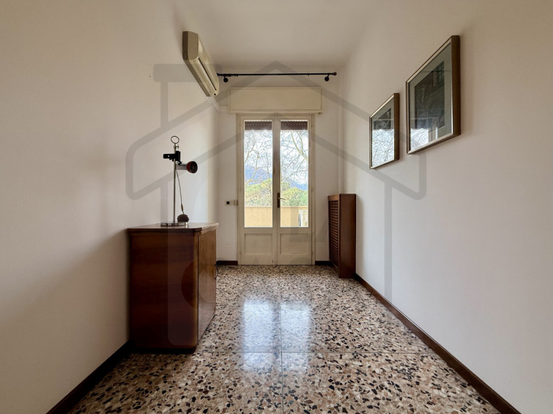 MONTEGROTTO TERME - In una splendida zona verde e tranquilla di Montegrotto Terme, a pochi minuti...