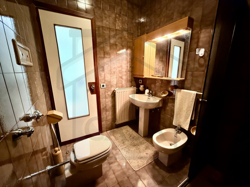 MONTEGROTTO TERME - In una splendida zona verde e tranquilla di Montegrotto Terme, a pochi minuti...