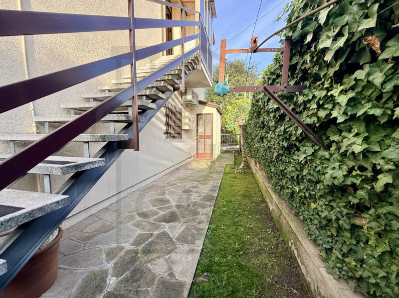 MONTEGROTTO TERME - In una splendida zona verde e tranquilla di Montegrotto Terme, a pochi minuti...