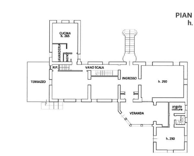 All’interno di un parco di 4.000mq, proponiamo in vendita una splendida villa storica, che si svi...