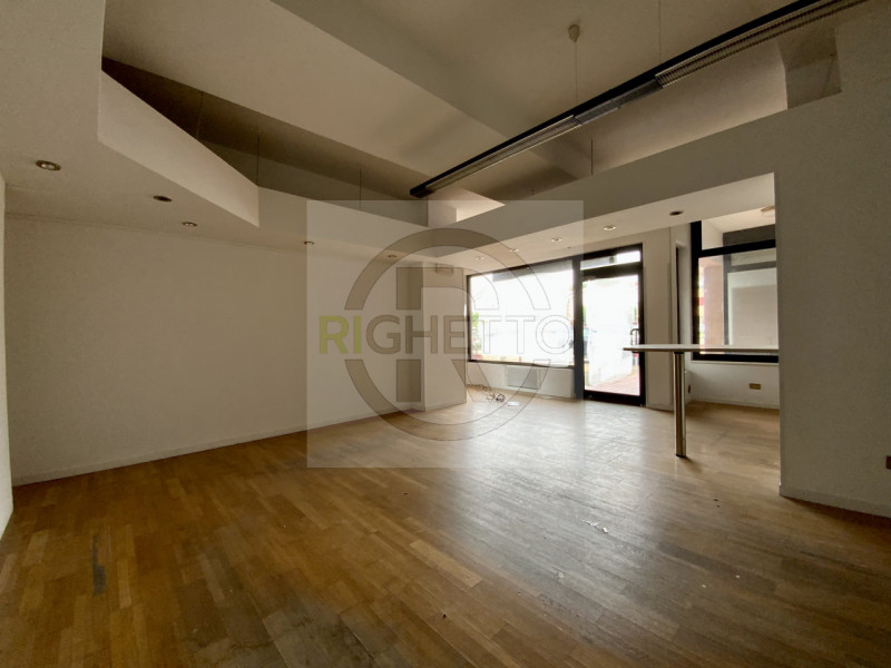 Villafranca Taggì di Sotto - di facile reperibilità su centro direzionale, negozio open space di ...