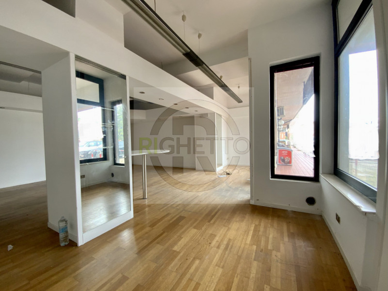 Villafranca Taggì di Sotto - di facile reperibilità su centro direzionale, negozio open space di ...