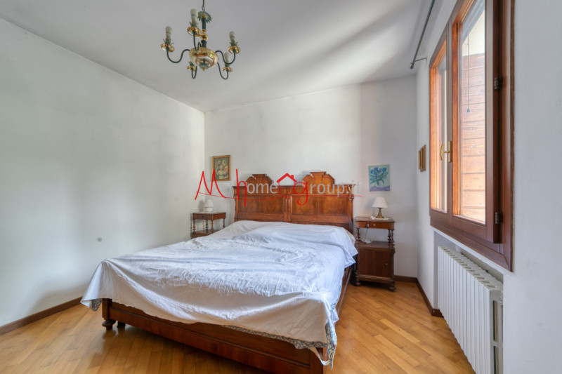 PADOVA ZONA SACRA FAMIGLIA - Proponiamo in esclusiva bifamiliare intera composta da due unità aff...