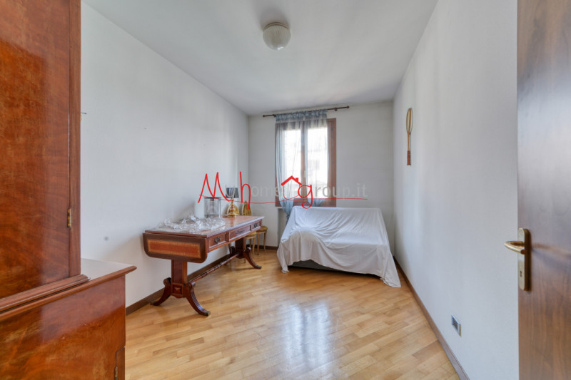 PADOVA ZONA SACRA FAMIGLIA - Proponiamo in esclusiva bifamiliare intera composta da due unità aff...