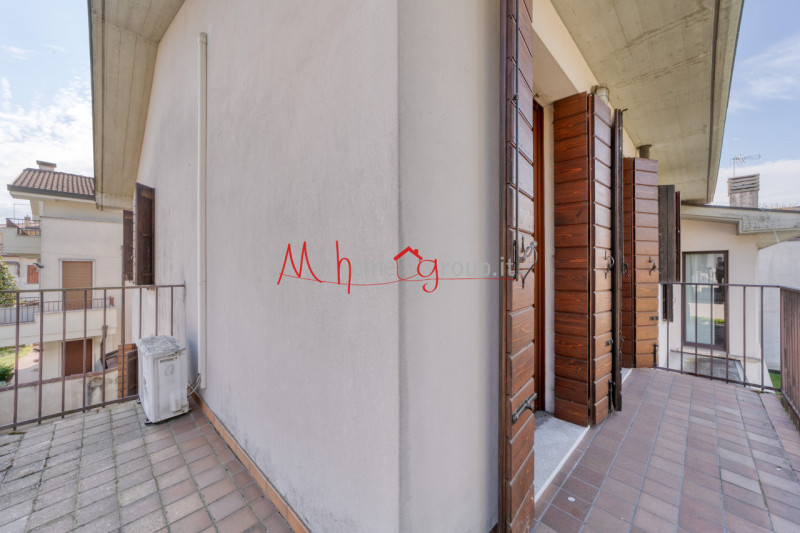 PADOVA ZONA SACRA FAMIGLIA - Proponiamo in esclusiva bifamiliare intera composta da due unità aff...