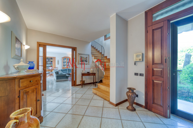 PADOVA ZONA SACRA FAMIGLIA - Proponiamo in esclusiva bifamiliare intera composta da due unità aff...