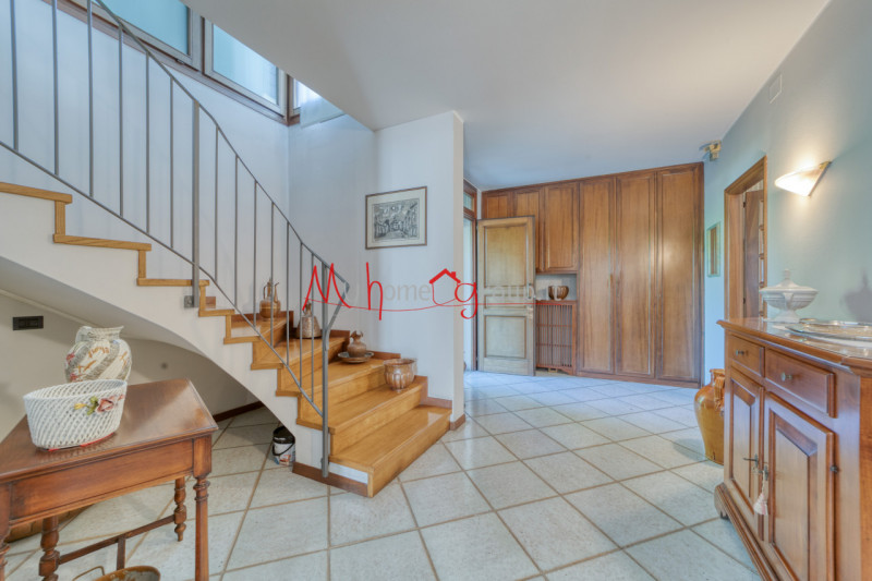 PADOVA ZONA SACRA FAMIGLIA - Proponiamo in esclusiva bifamiliare intera composta da due unità aff...