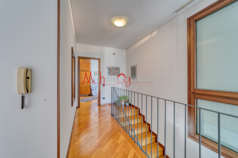 PADOVA ZONA SACRA FAMIGLIA - Proponiamo in esclusiva bifamiliare intera composta da due unità aff...