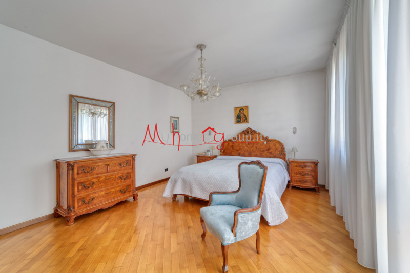 PADOVA ZONA SACRA FAMIGLIA - Proponiamo in esclusiva bifamiliare intera composta da due unità aff...