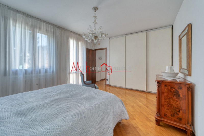 PADOVA ZONA SACRA FAMIGLIA - Proponiamo in esclusiva bifamiliare intera composta da due unità aff...