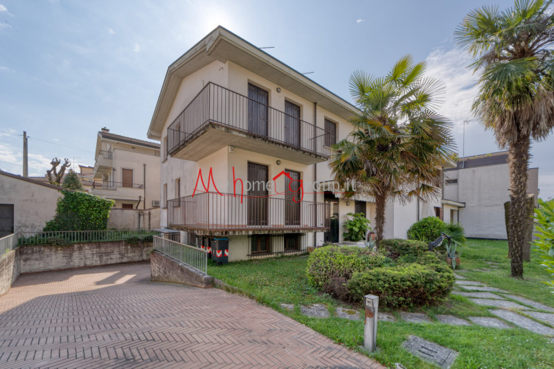 PADOVA ZONA SACRA FAMIGLIA - Proponiamo in esclusiva bifamiliare intera composta da due unità aff...