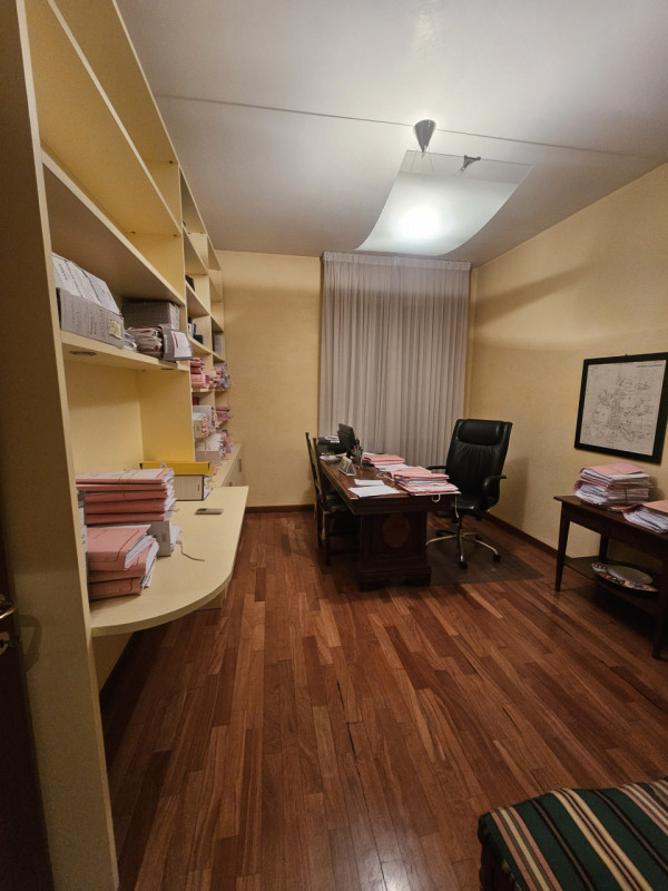 Inserito nel cuore del centro storico di Padova, questo ufficio direzionale di 150 mq è l'opportu...