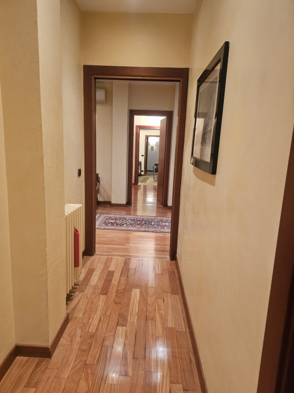 Inserito nel cuore del centro storico di Padova, questo ufficio direzionale di 150 mq è l'opportu...