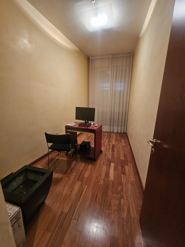 Inserito nel cuore del centro storico di Padova, questo ufficio direzionale di 150 mq è l'opportu...