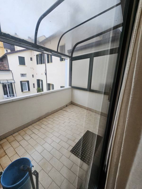 Inserito nel cuore del centro storico di Padova, questo ufficio direzionale di 150 mq è l'opportu...