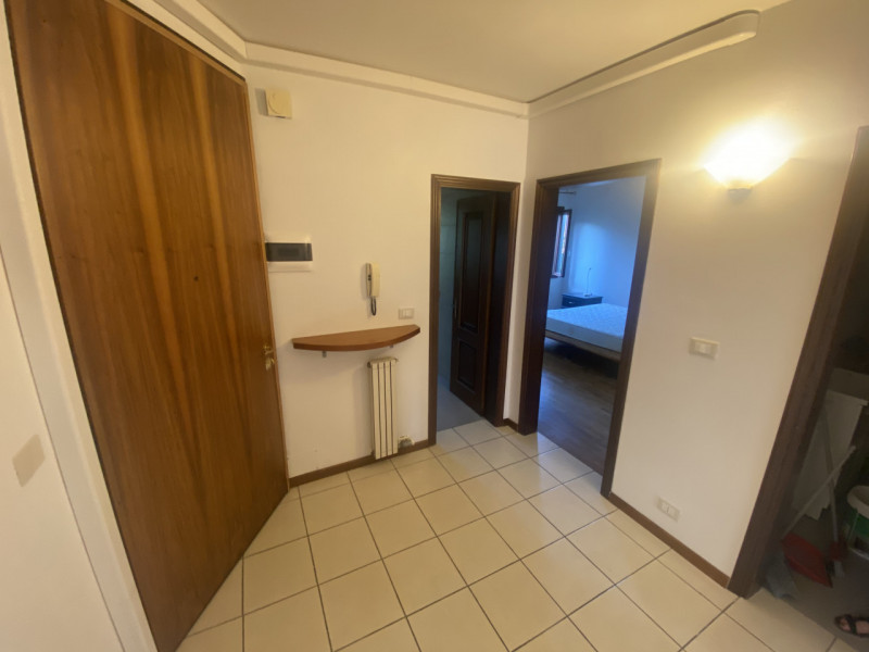 SOLO LAVORATORE REFERENZIATO Mortise: In zona comodissima a tutti i principali servizi nelle imme...