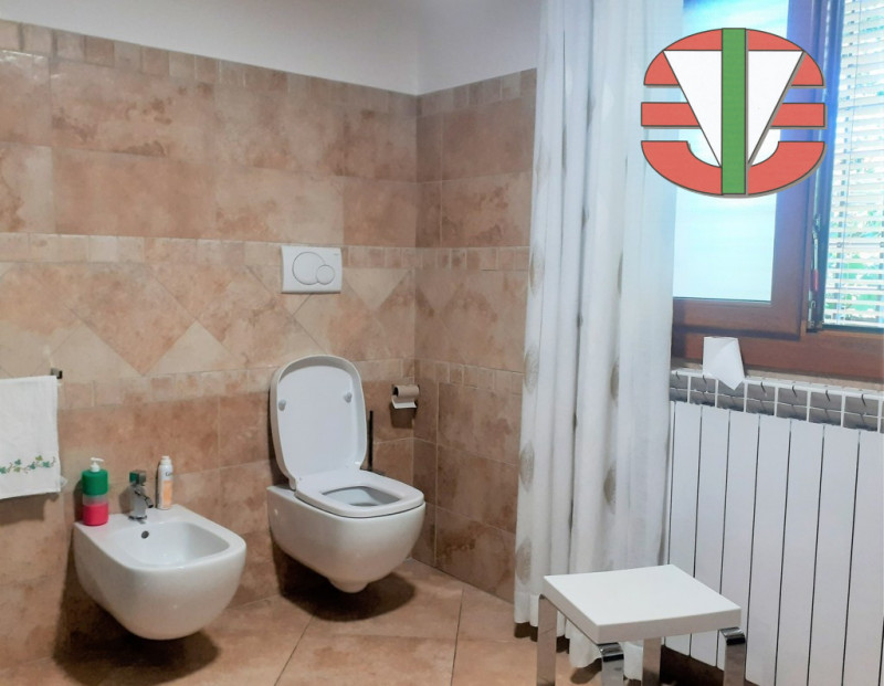 Spinea frazione, in zona residenziale, riparata dal traffico, proponiamo in vendita splendida vil...